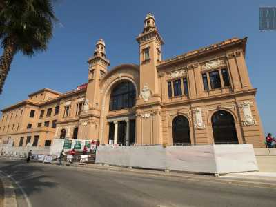 Il politeama, in disuso da ben 28 anni, sta finalmente tornando agli antichi splendori, grazie a un monumentale lavoro di consolidamento, restauro e riqualificazione che, iniziato nel 2001, dovrebbe terminare nel 2019